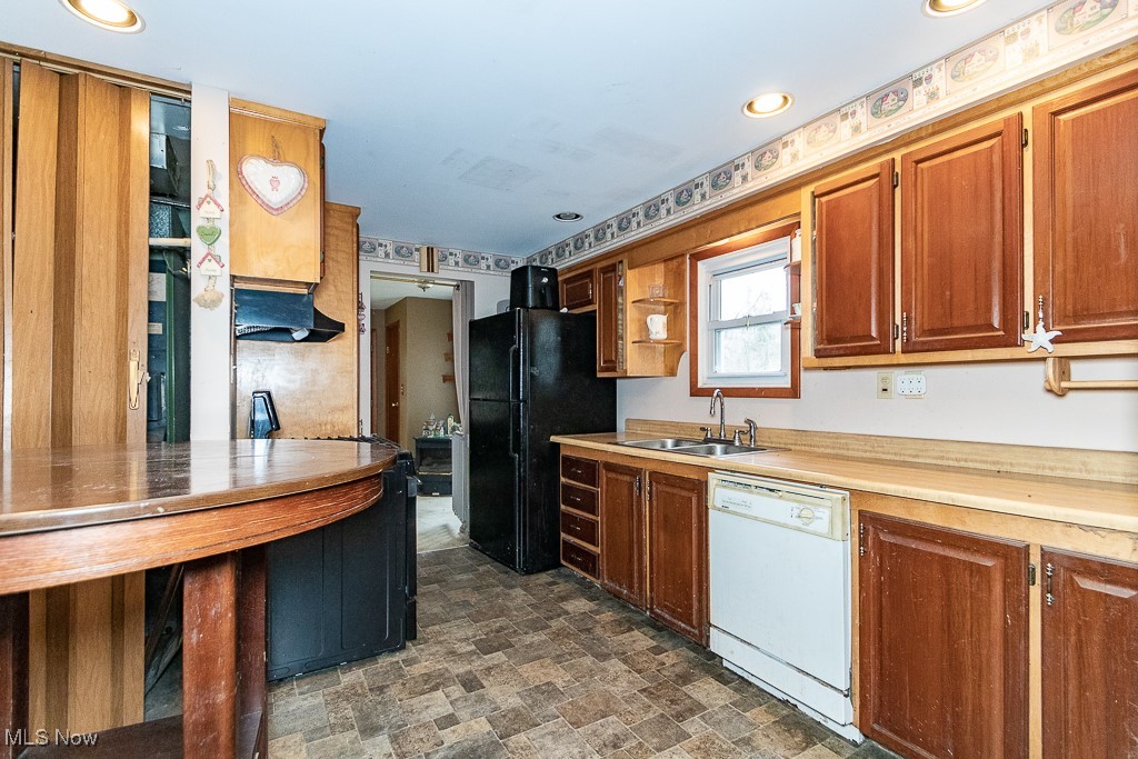 10932 Thwing Road, Chardon, Ohio image 13