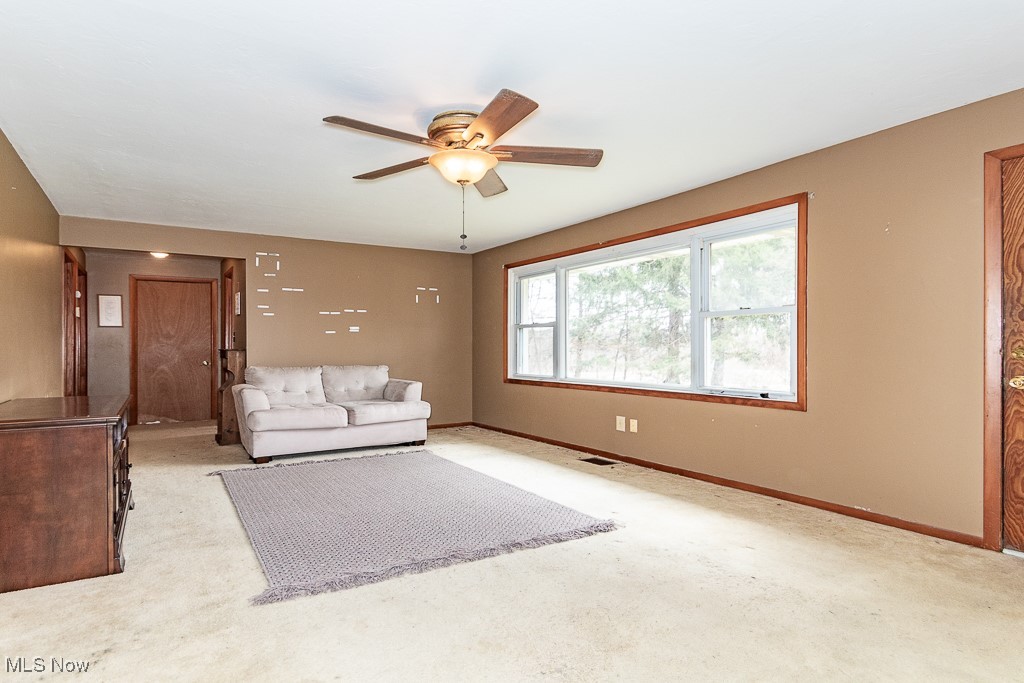 10932 Thwing Road, Chardon, Ohio image 16
