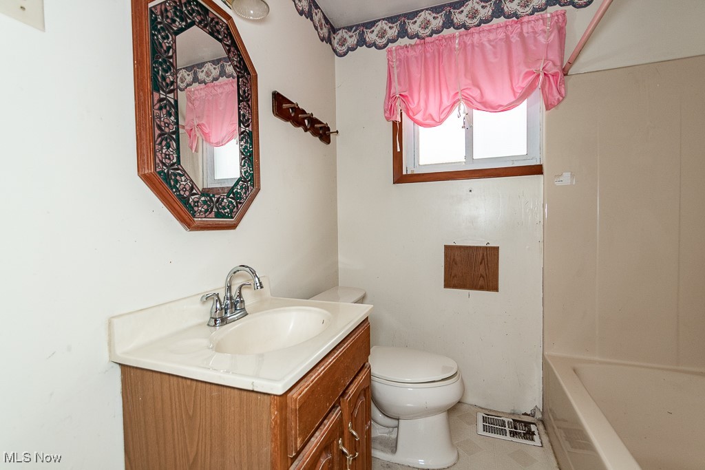 10932 Thwing Road, Chardon, Ohio image 19