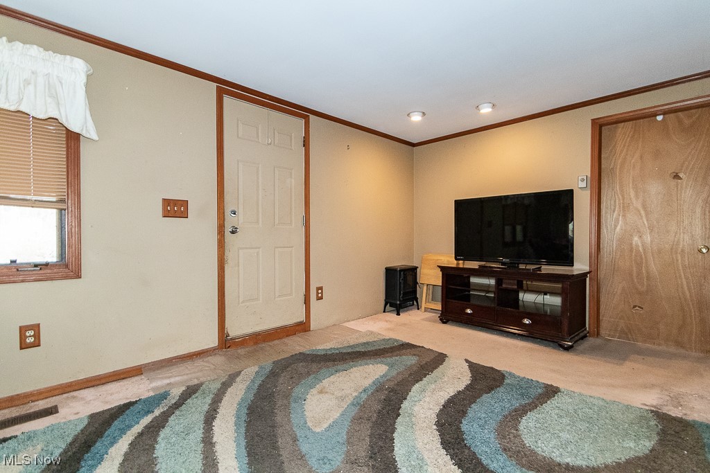 10932 Thwing Road, Chardon, Ohio image 8