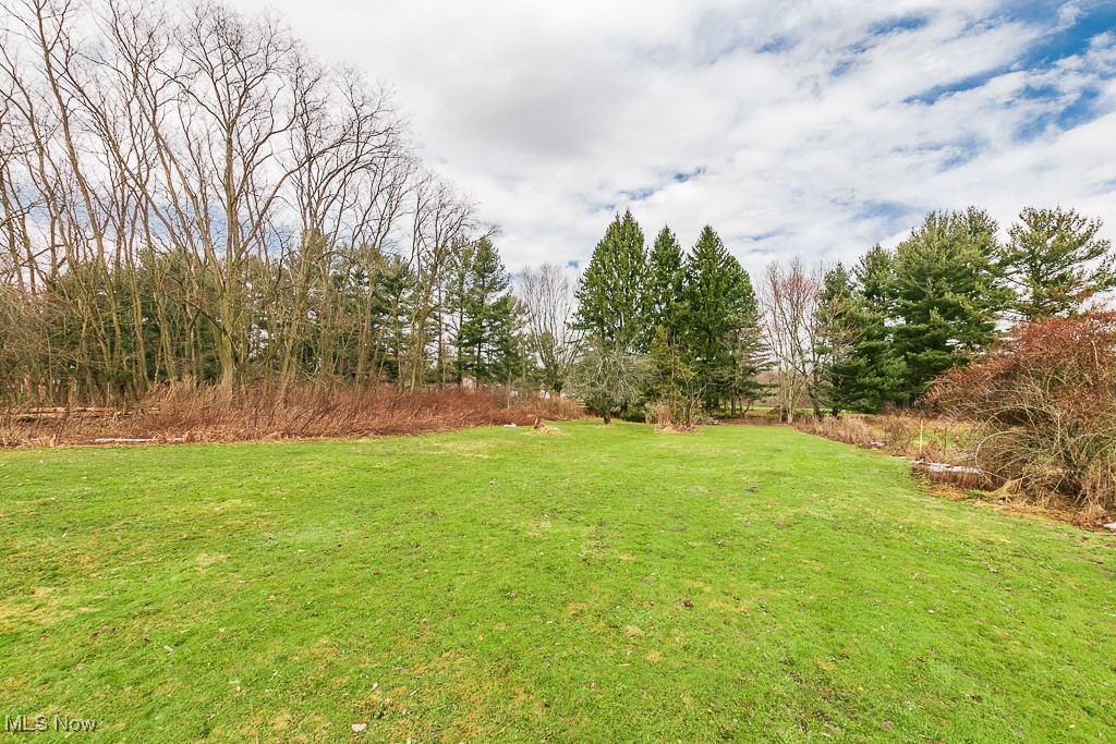 10932 Thwing Road, Chardon, Ohio image 4