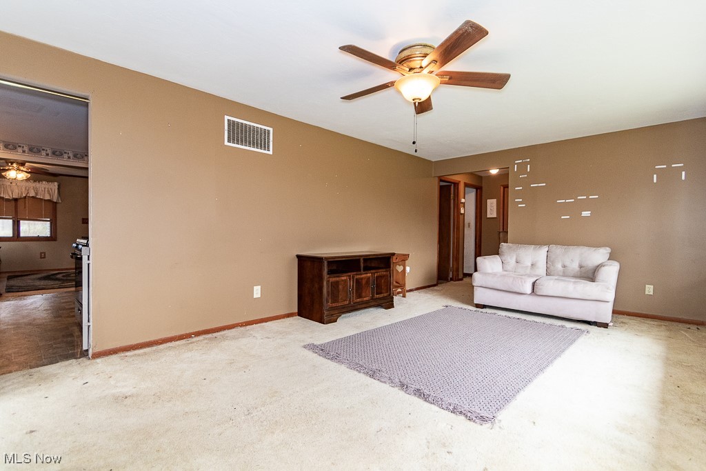 10932 Thwing Road, Chardon, Ohio image 17