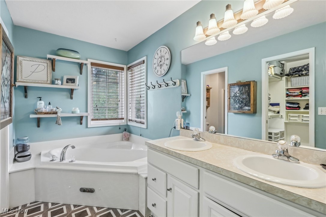 641 Bobwhite Trail, Akron, Ohio image 21
