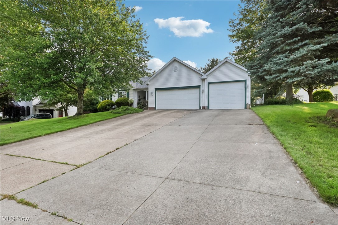 641 Bobwhite Trail, Akron, Ohio image 2