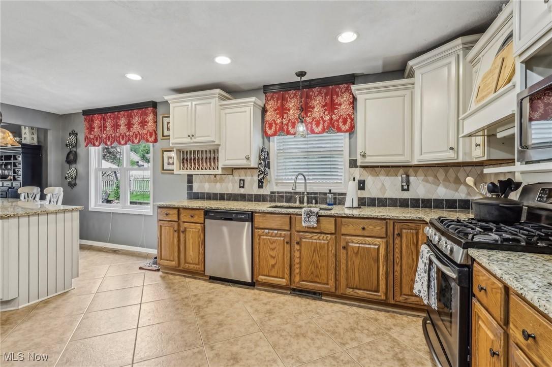 641 Bobwhite Trail, Akron, Ohio image 11