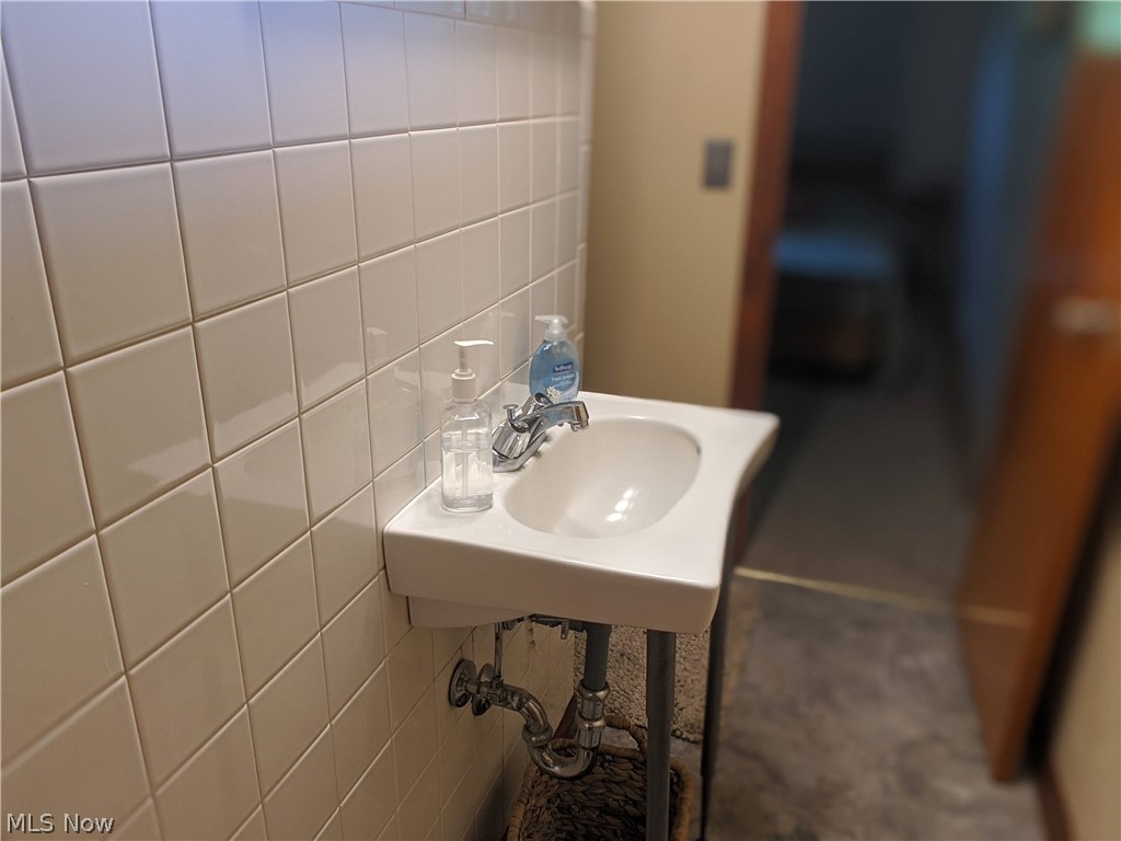 F & M B Powell 01 Sec 29 - Residential