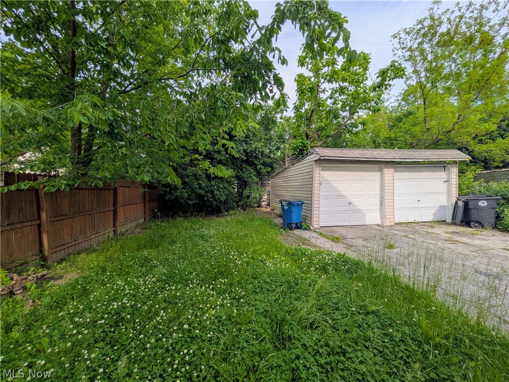 2813 E 125th Street