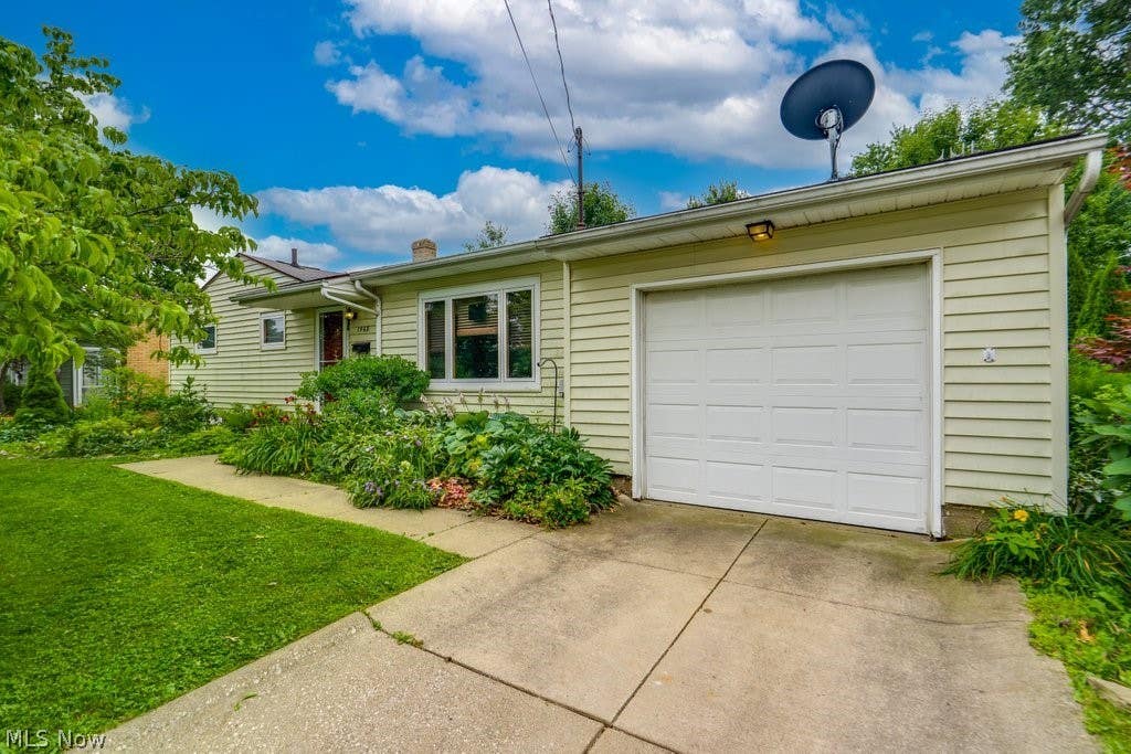 Photo of 1568 Hagey Drive, Barberton, OH 44203 (MLS # 5222328)