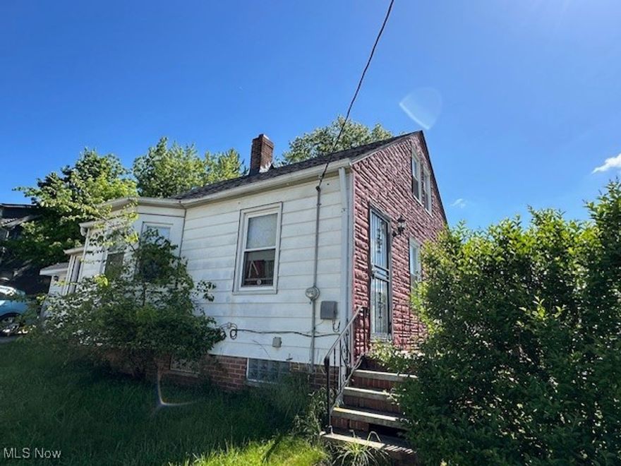 Investor opportunity! This income-generating single-family home offers 3 bedrooms, 1 full bathroom, and an
attached garage. The property is tenant occupied with a lease in place at $1010 per month, providing immediate
and consistent cash flow. Located in a high-demand rental area, this turnkey investment requires minimal effort
with tenants already in place. Ideal for investors looking to expand their portfolio with a stable, income-producing
asset. Many updates already done: dimensional shingle roof; updated kitchen with maple cabinets, countertops, ceramic tile; upgraded electric panel; newer hot water tank and furnace; remodeled bath with newer vanity, toilet, tub, and durable ceramic tile.