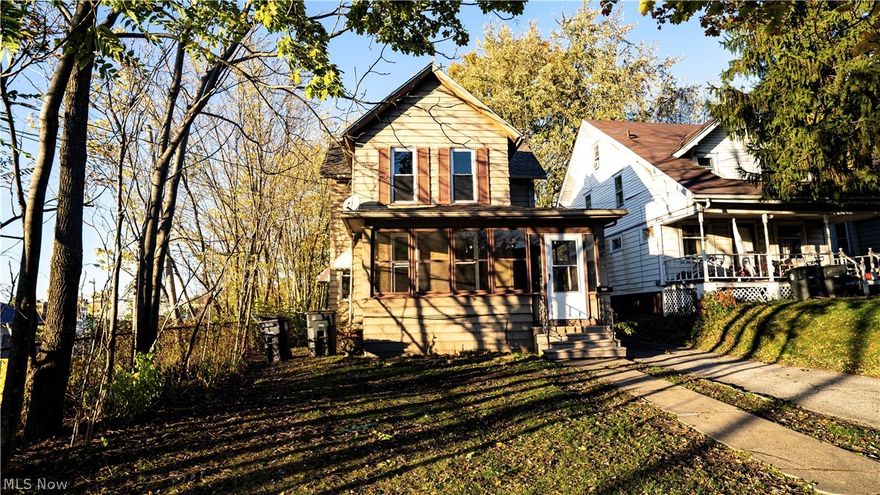Priced to Sell! 3 bedroom 1 bath home with lots of space and potential! Spacious fenced in back yard and large kitchen with Island.