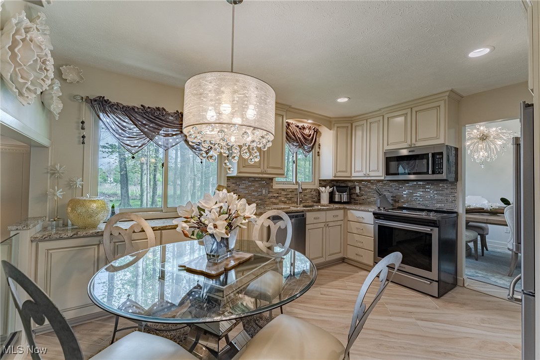 33373 Cromwell Drive, Solon, Ohio image 11