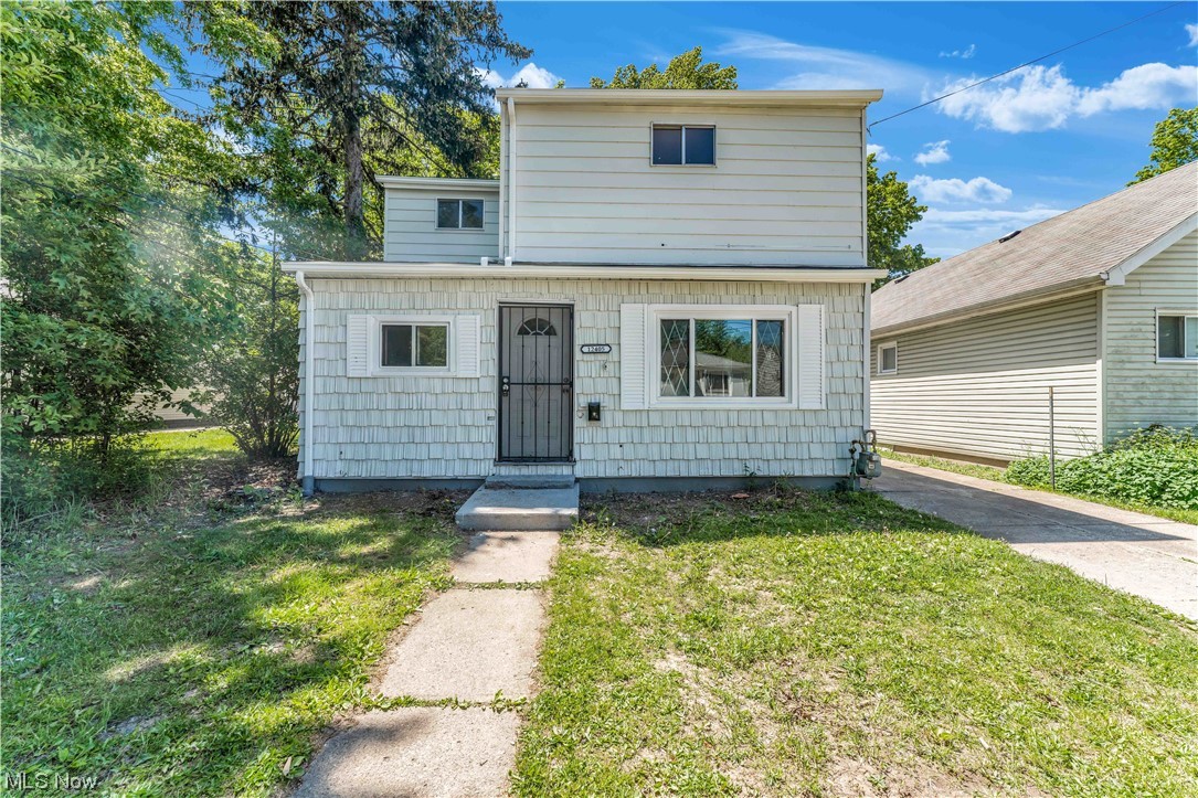 12405 McGowan Ave, Cleveland, OH 44135 – 4 Bed 1 Bath home //
$1260 rent / $1260 deposit //
$49 application fee per adult //
1 time $129 non-refundable set up fee paid at lease signing //
** CMHA OK with 4 bedroom voucher, must have a minimum of $1,200 reported/verifiable income to CMHA, be prepared with 50% of reservation fee and have approved application - no exceptions. ** //
$30/month required resident benefit package; can include personal property/liability insurance for an additional $5/month for $35/month total. //
All applicants are required to fill out a PetScreening application, found on our website/app before being processed. Even if you have NO pets - this app must be filled out. 1-2 pets OK w/ approved PetScreening & PetFee (Some breed restrictions apply). 1 time, non-refundable pet fee of $200-300 per animal applies to all pets & must be paid prior to or when you pay your 1st month rent. (No fee for qualified assistance animals) //
Our application is pr