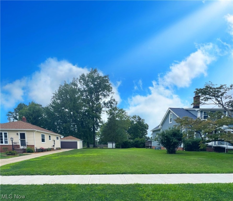 Amazing opportunity located in the heart of Historic Downtown Willoughby!! .172 acre lot available to build a gorgeous new home! Walking distance to many shops, restaurants, coffee shops, boutiques, bars, park and much more! Endless opportunities with this lot...could be a home to live in, rent out, or could be a perfect Airbnb spot! 50' frontage by 150' (measurements listed in photos) All brand new sidewalk blocks as well, including a clear point of sale city inspection! Be the lucky buyer and don't let this one get away! (New construction model photos coming soon with pricing)