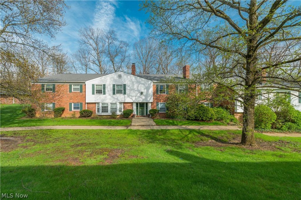 Photo of 7005 Carriage Hill Drive #104, Brecksville, OH 44141 (MLS # 5204166)
