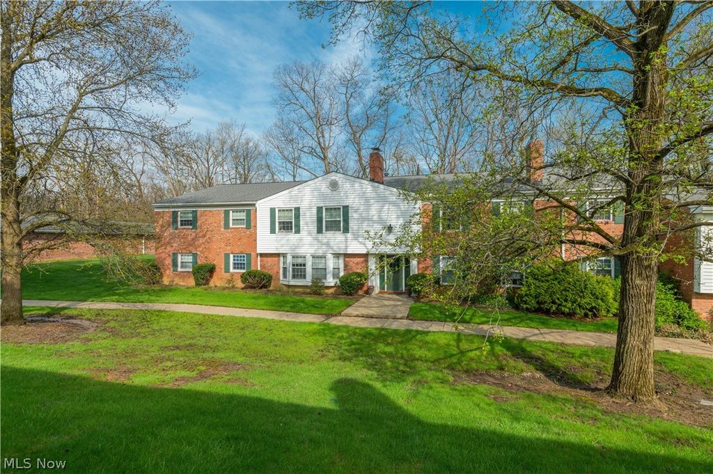 Photo of 7005 Carriage Hill Drive #104, Brecksville, OH 44141 (MLS # 5204166)
