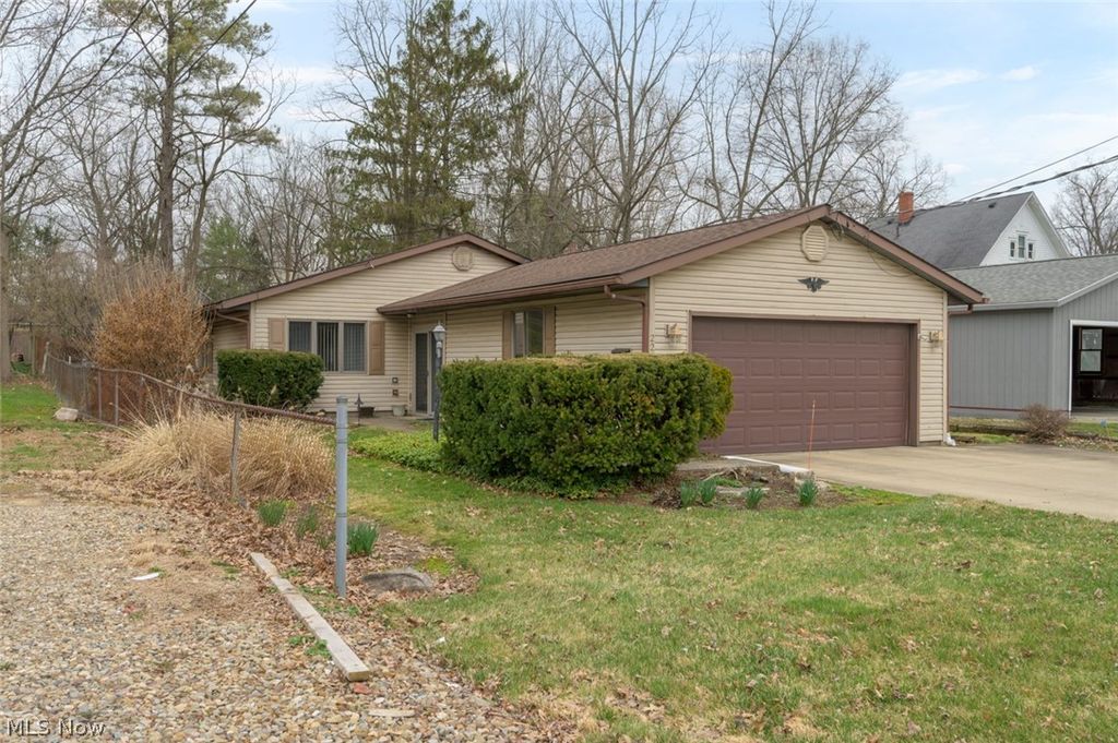 Photo of 226 North Avenue, Ravenna, OH 44266 (MLS # 5192597)