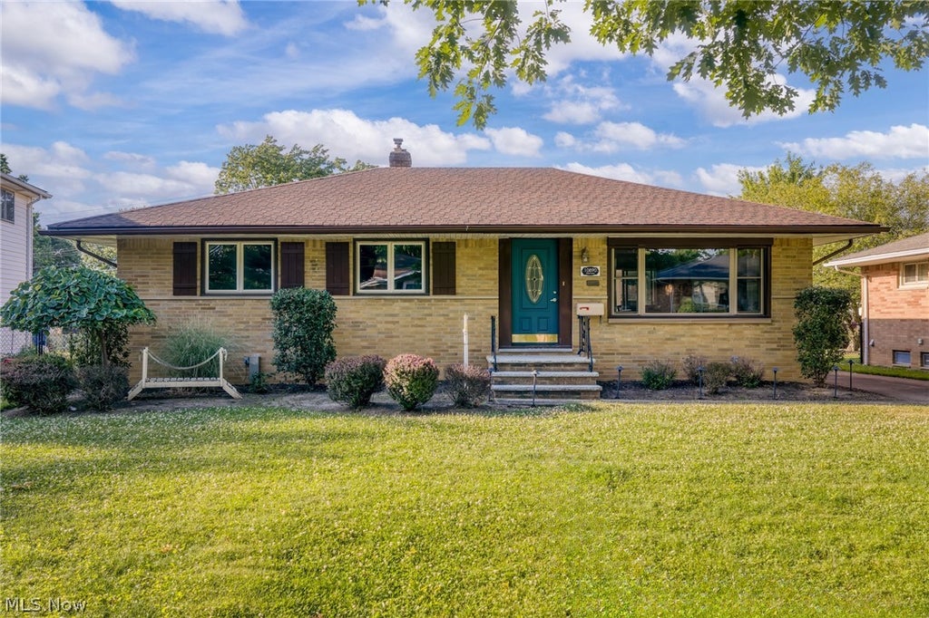 Photo of 10890 Tiffany Lane, Parma Heights, OH 44130 (MLS # 5222142)