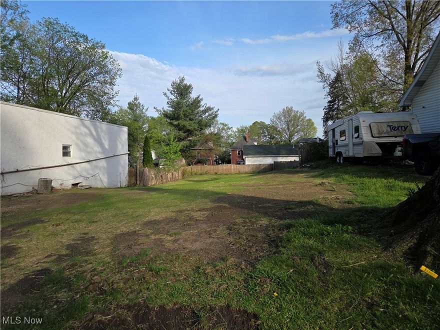 Vacant Lot, Close to Downtown.  Lot Acres 0.1632, Frontage 45, Depth 158.  This is a Fannie Mae Homepath property.