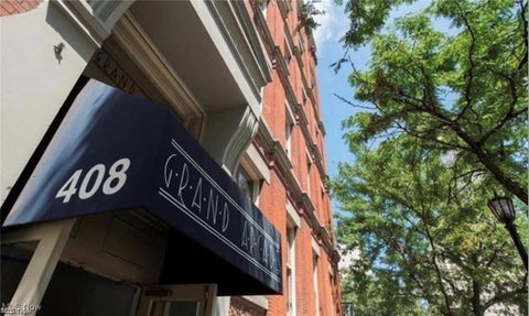 Photo for 408 W Saint Clair 319