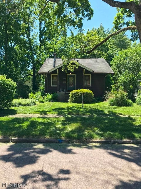 Homes For Sale - 1706 Hampton Road<br/> Summit County, Akron, OH 44305