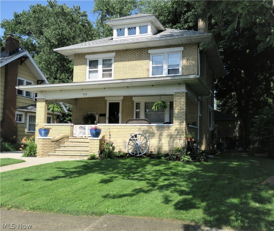Say, "I LOVE IT" to this wonderful solid brick colonial with an additional lot in the heart of NE Massillon that boasts the nostalgia of yesteryear with a bit of the modern HGTV flair! Your family is sure to enjoy this beautiful 3 bedroom home with hardwood floors throughout the first floor, updated kitchen and bath, large dining room and a very welcoming living room with fireplace and built-ins! This home has been well cared for, has several updates and is move in ready! Love to entertain? You'll love the secluded, well manicured patio area that is perfect for entertaining! This one will be a crowd pleaser! Close to shopping and just minutes to Reservoir Park and downtown! Schedule your showing, fall in love and make an offer!!! This one won't last long!
Updates include: Kitchen June 2019, Appliances 2017, Cement driveway & patio, 2016, Bathroom, High efficiency furnace, New electric Service & plumbing 2015, Roof 2008 (approx)
