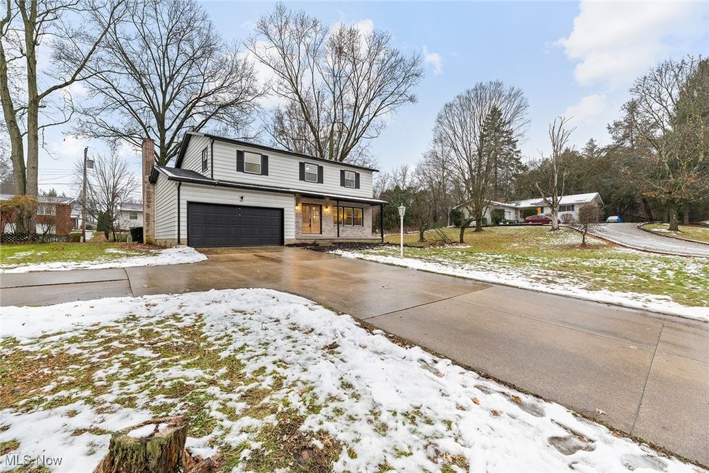 Photo of 2756 Smith Road, Fairlawn, OH 44333 (MLS # 5176845)