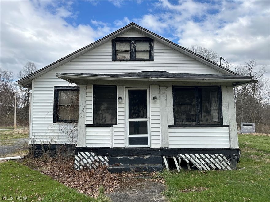 3 bedroom fixer upper- Being sold in "As Is" "Where Is" 8  parcels included included in this sale. 53-217-0-885-00-0 53-217-0-886-00-0, 53-217-0-887-00-0, 53-217-0-888-00-0 53-217_0-889-00-0, 53-217-0-890-00-0 53-217-0-891-00-0, 53-217-0-892-00-0 - 
 seller makes No guarantees. No warranties. Must be pre-approved or show proof of funds.