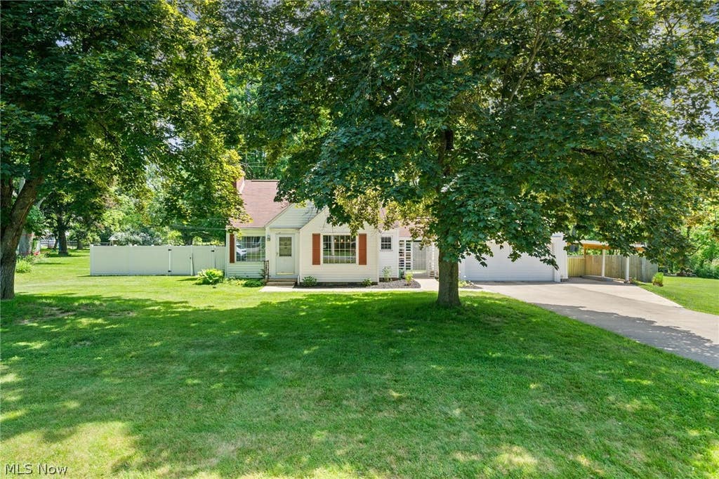 Photo of 1489 Earhart Avenue, Akron, OH 44320 (MLS # 5220291)