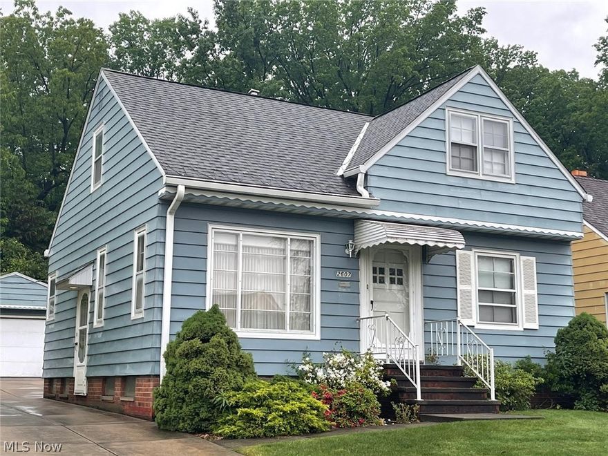 Well kept single family house that was under the same family ownership in the last 46 years. 
2 bedrooms and a bathroom on the main level, 1 bedroom on the upper level.
Partial finished basement and a shower & toilet on the lower level.
Detached 2 car garage with a door opener. 
Electric roof and gutter heaters in the front and back (installed 2014)