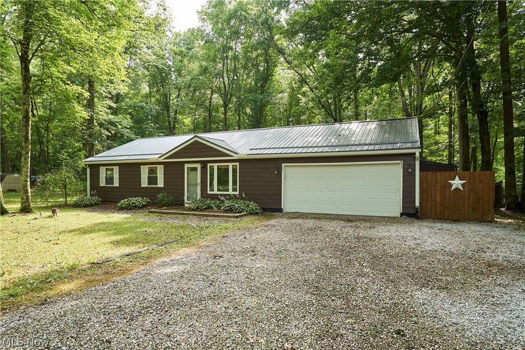 Photo of 18550 Shaw Road, Chagrin Falls, OH 44023 (MLS # 5226794)