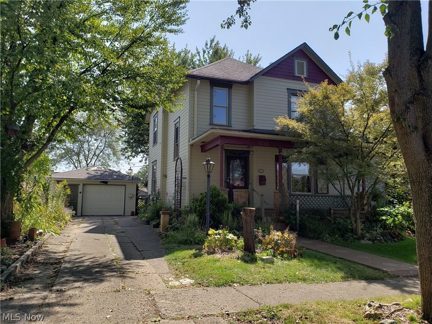 Nice 2 story home on a city lot.  Home features 3 bedrooms and 2 baths.  Large Living Room and Dining Room.  Lots of cabinet space in the kitchen.  Single car garage.  Generac Generator.