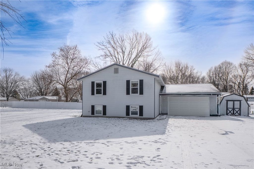 Photo of 5648 Hill Run Circle NW, Massillon, OH 44646 (MLS # 5182648)