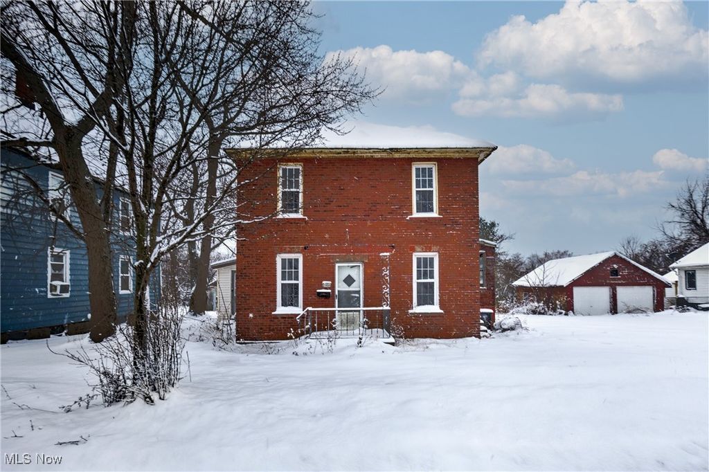 Photo of 1008 E 6th Street, Ashtabula, OH 44004 (MLS # 5178985)