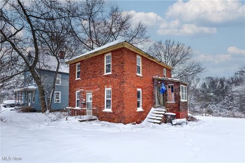 Tiny photo for 1008 E 6th Street, Ashtabula, OH 44004 (MLS # 5178985)