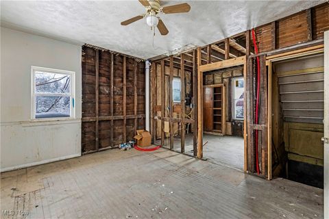 Tiny photo for 1008 E 6th Street, Ashtabula, OH 44004 (MLS # 5178985)