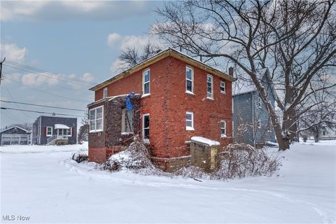 Tiny photo for 1008 E 6th Street, Ashtabula, OH 44004 (MLS # 5178985)