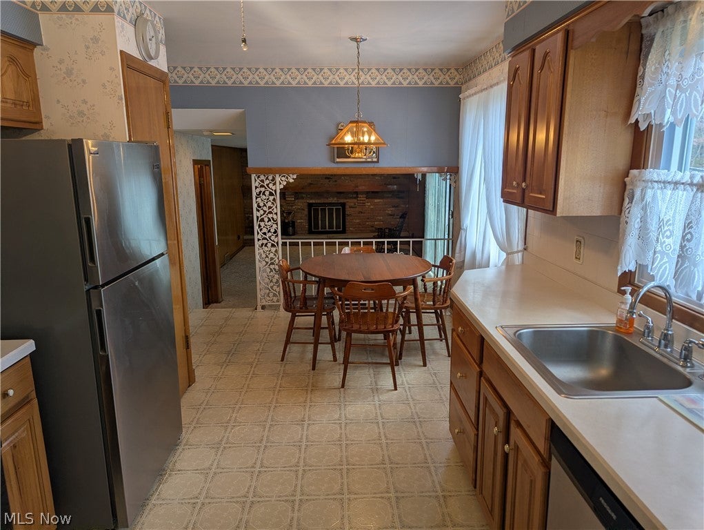 13711 Pineview Court