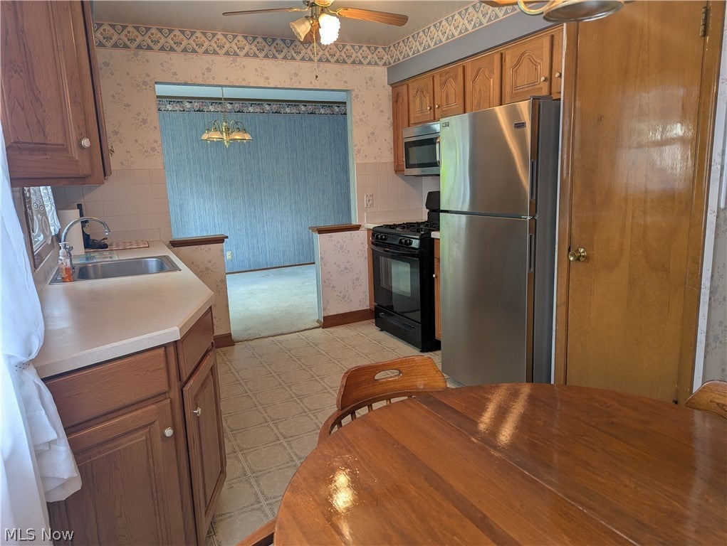 13711 Pineview Court