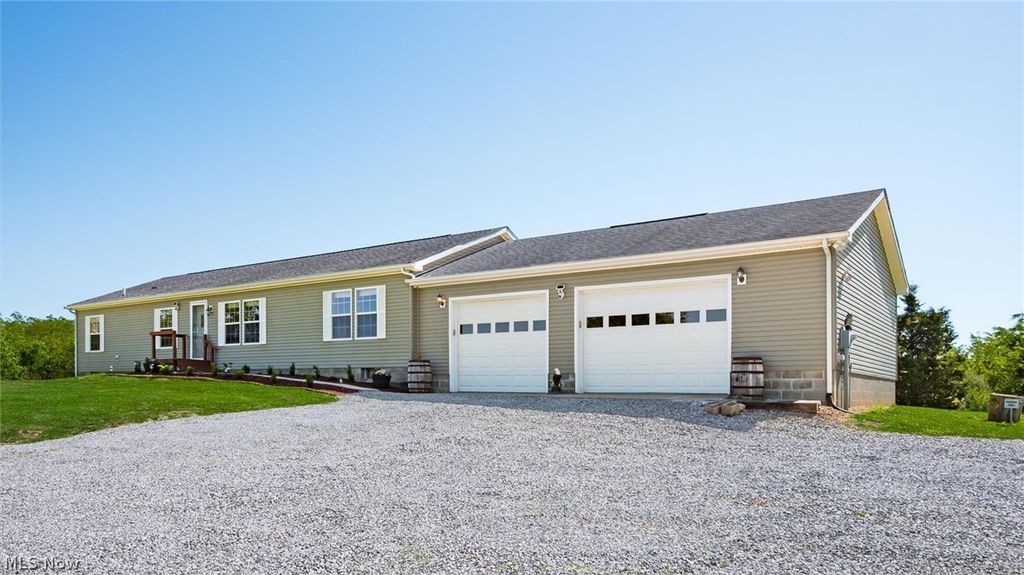 Photo of 4780 Huggins Road, Zanesville, OH 43701 (MLS # 5209211)