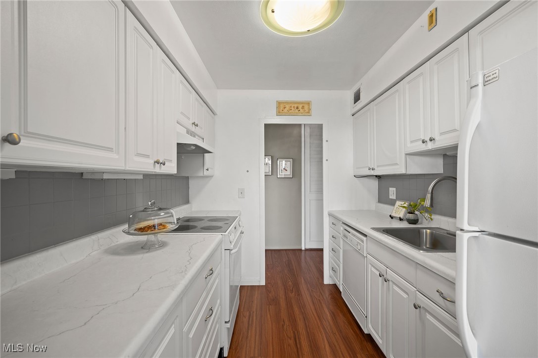 Marine Towers East Condo - Residential