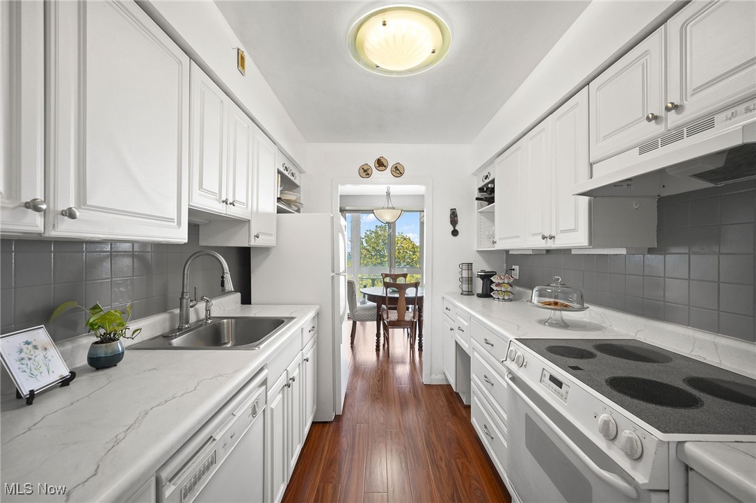 Marine Towers East Condo - Residential