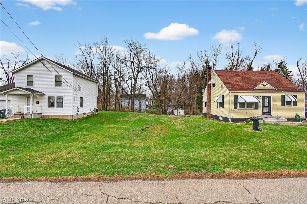 Photo of 1314 Pearl Drive SE, Massillon, OH 44646 (MLS # 5195225)