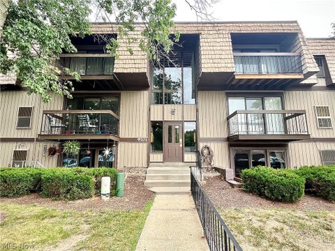 Condo For Sale - 9701 Sunrise Boulevard #L28<br/> North Royalton, OH 44133
