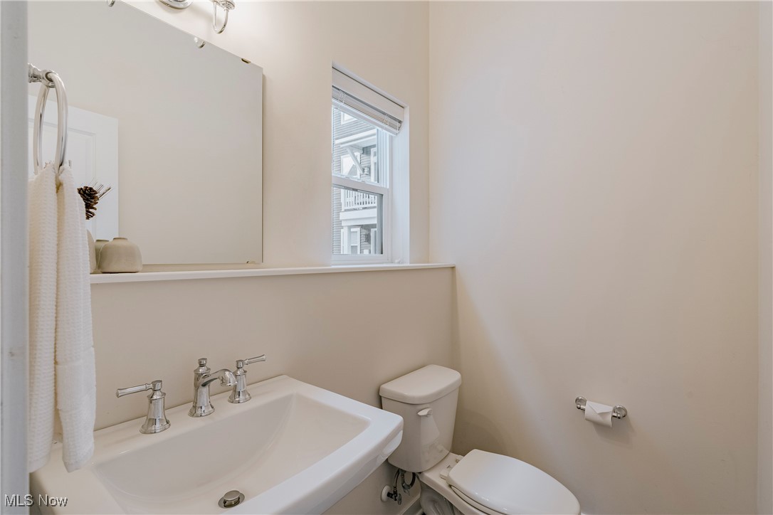 Clinton Court Twnhms Sub Un B - Residential