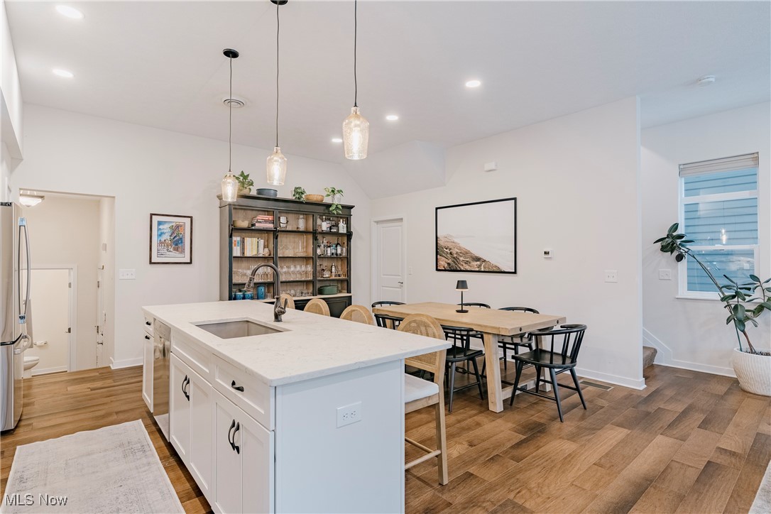 Clinton Court Twnhms Sub Un B - Residential