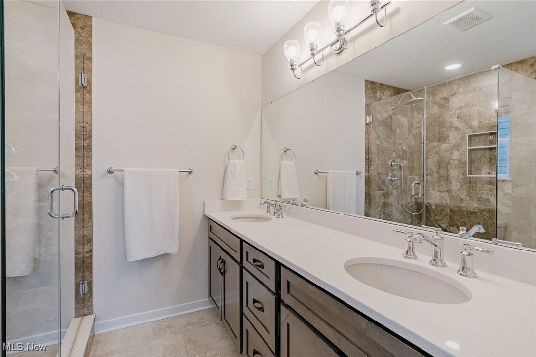 Clinton Court Twnhms Sub Un B - Residential