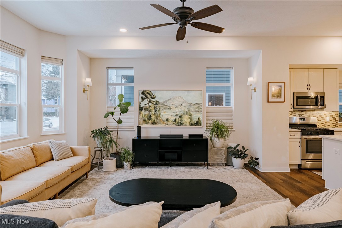 Clinton Court Twnhms Sub Un B - Residential