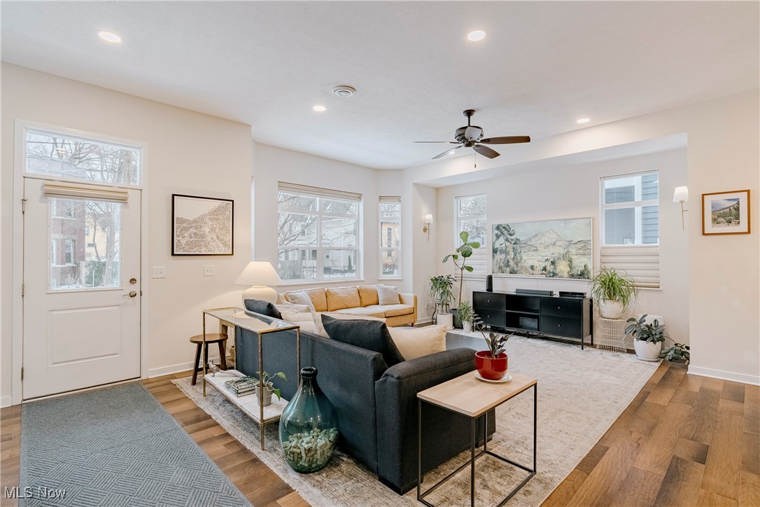 Clinton Court Twnhms Sub Un B - Residential