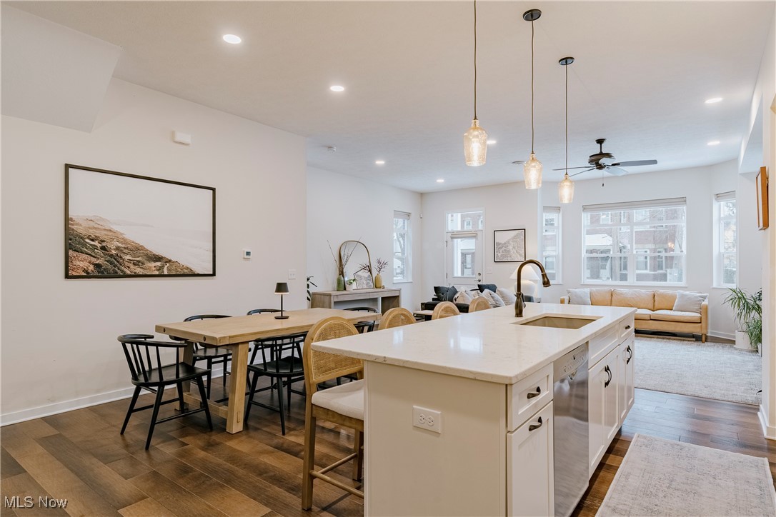 Clinton Court Twnhms Sub Un B - Residential