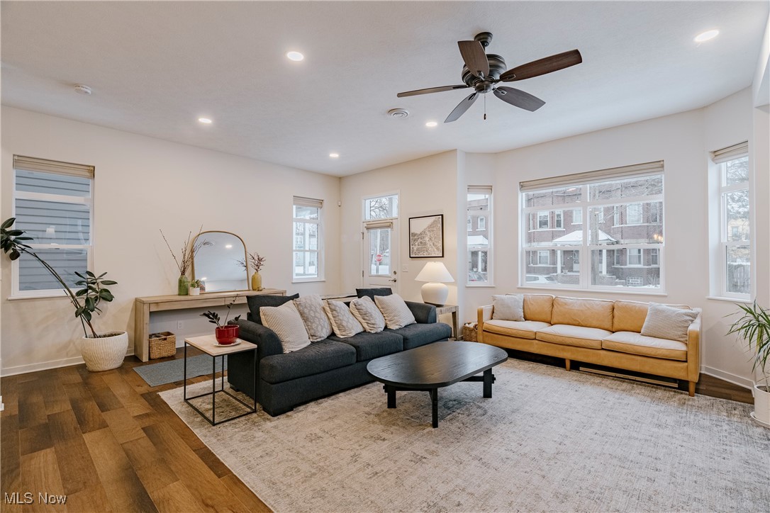 Clinton Court Twnhms Sub Un B - Residential